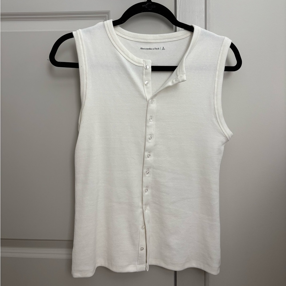 Abercrombie Ribbed White Sleeveless Button-Up Top